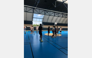 Merci à Paul Bouloukouet (ancien joueur de l’USSJ basket), d’avoir partagé son expérience du haut niveau auprès des jeunes cet après midi.
Bonne saison à lui
